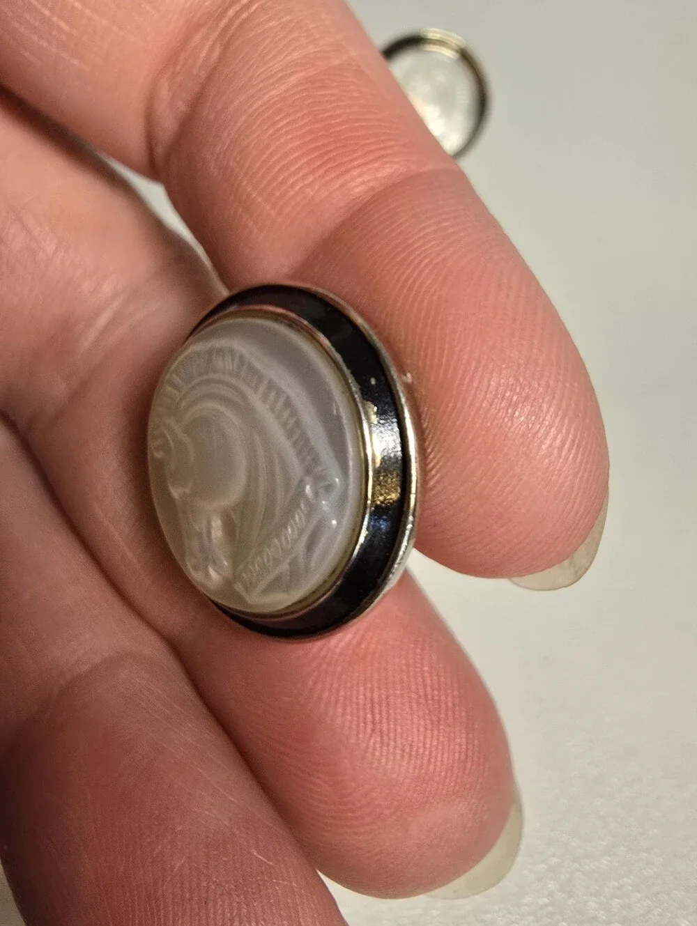 Vintage Swank Cufflinks Mother of Pearl Horse Heads Cameo Signed Gold Tone Round